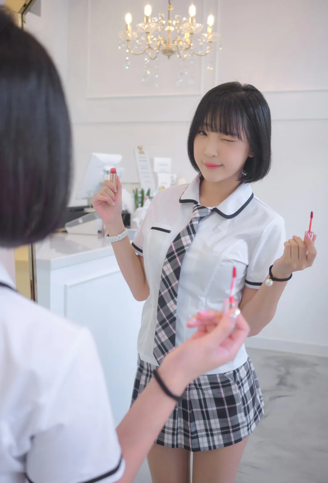 姜仁卿 Kang Inkyung 摄影系列与作品归档整理 姜仁卿室内镜面照片，制服主题服装与空间构图
