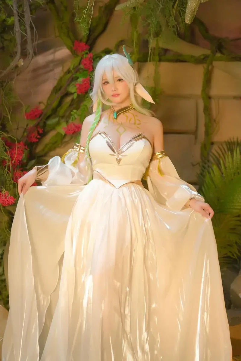 摄影系列视觉归档与Cosplay作品线索整理 白色长裙角色造型照片
