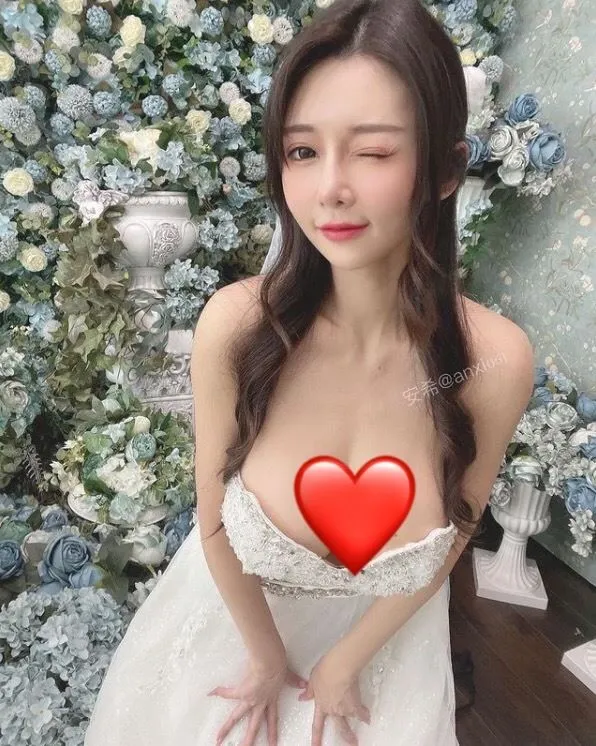 摄影线索阶段性整理 公开造型照片,长发与服装搭配呈现视觉风格