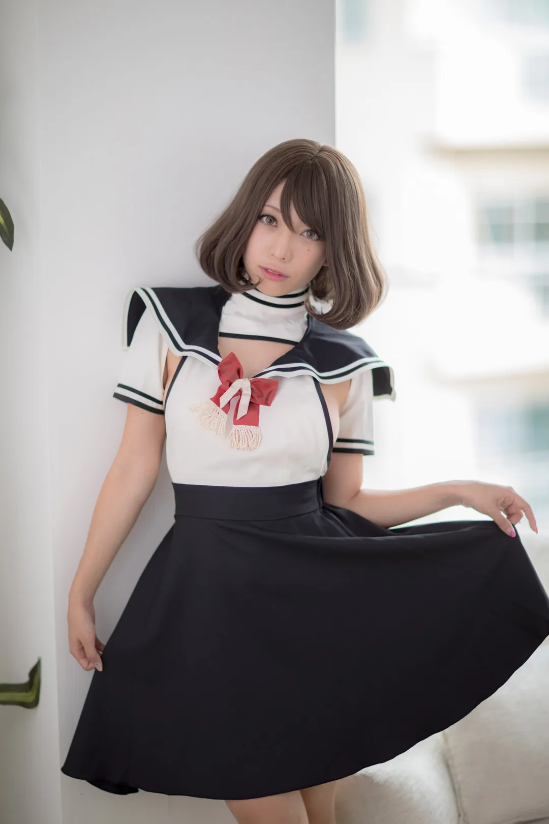 摄影系列视觉归档与作品范围整理 黑白配色服装中的室内坐姿写真