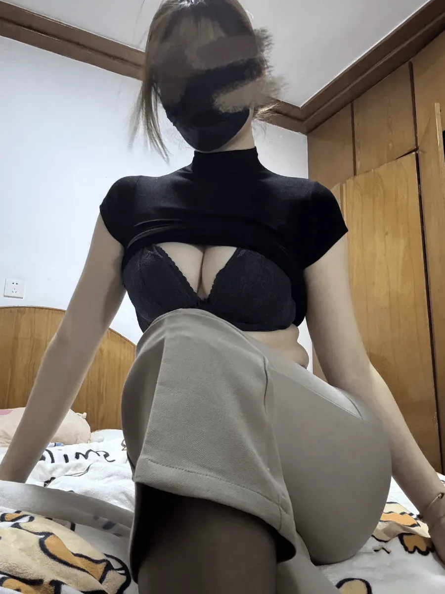 摄影系列线索与COS作品归档 黑色服装室内近景造型照片