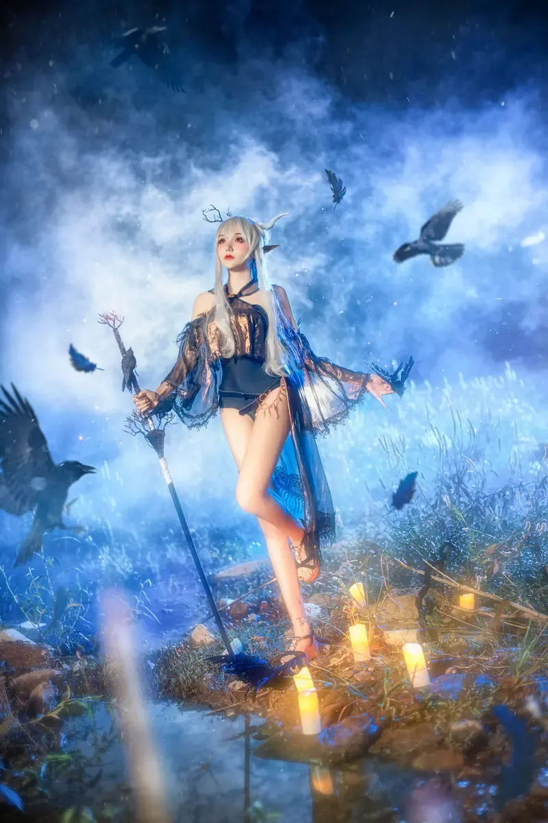 cosplay写真视觉导读与摄影系列归档 蓝色背景奇幻角色造型照片
