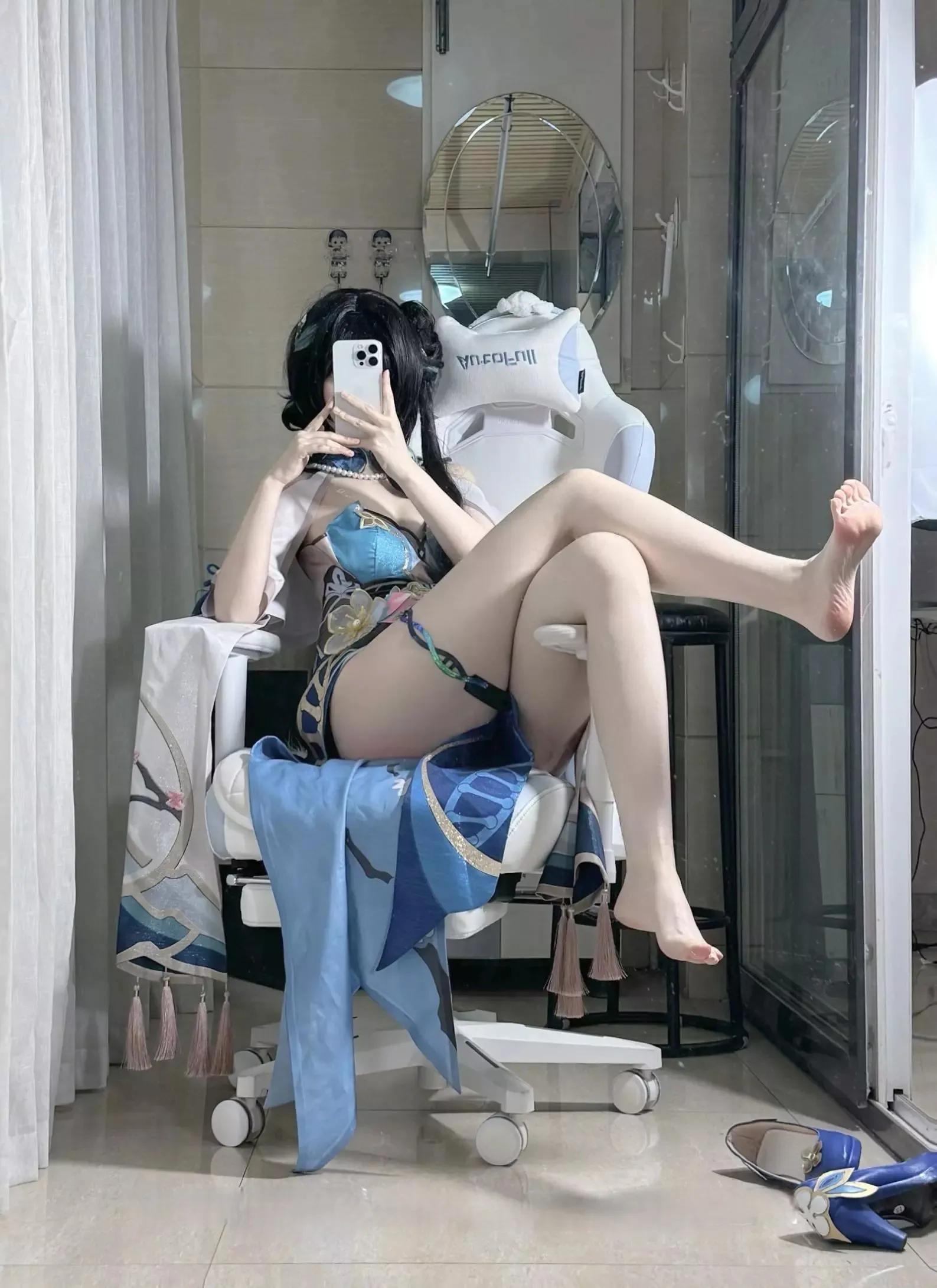 摄影系列作品与视觉风格归档 蓝色角色服装空间摄影照片