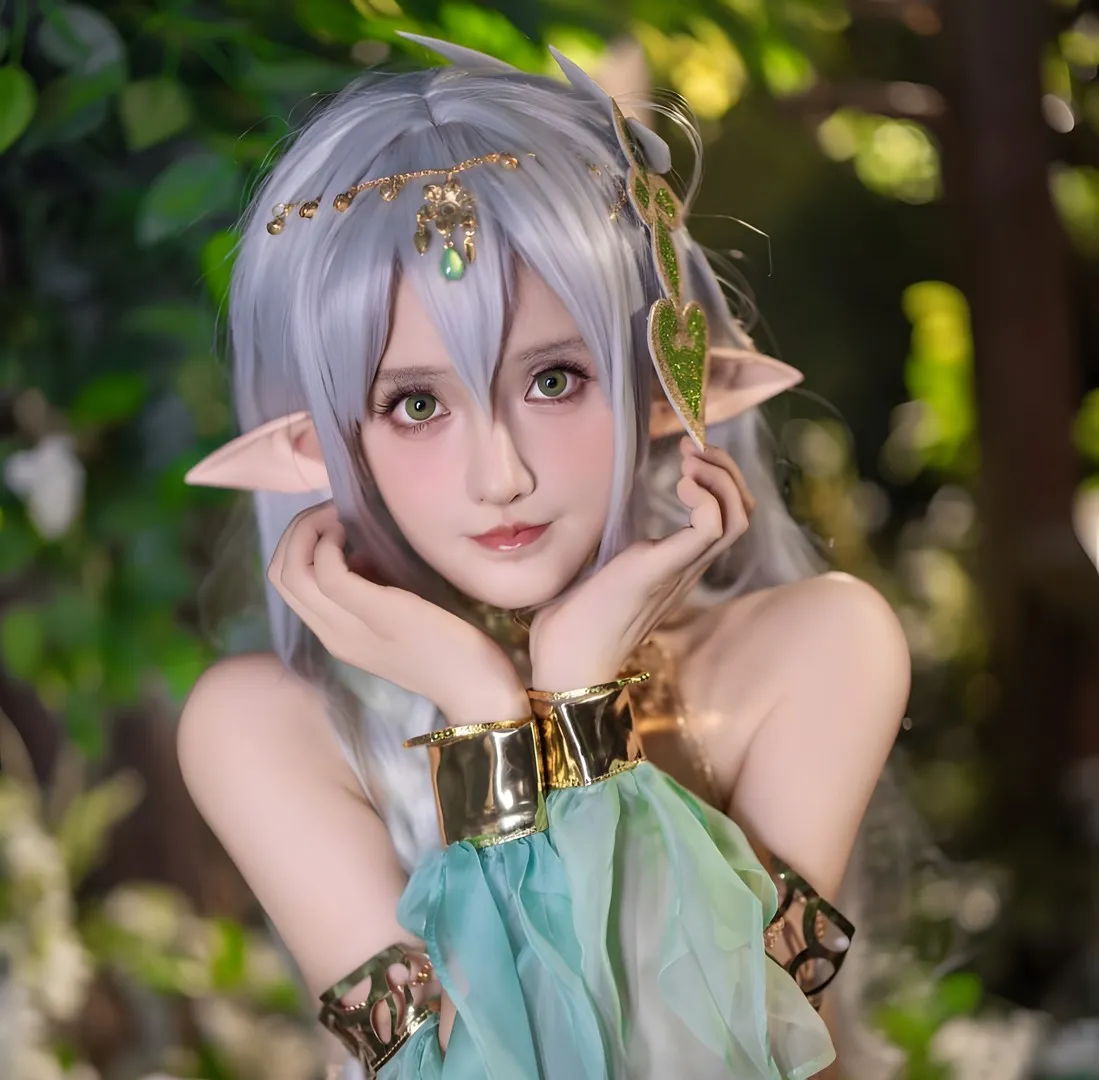 cosplay写真视觉归档与角色系列整理 白发精灵风格造型近景图