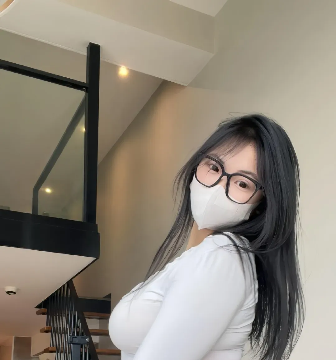 摄影线索归档 白色服装室内场景照片