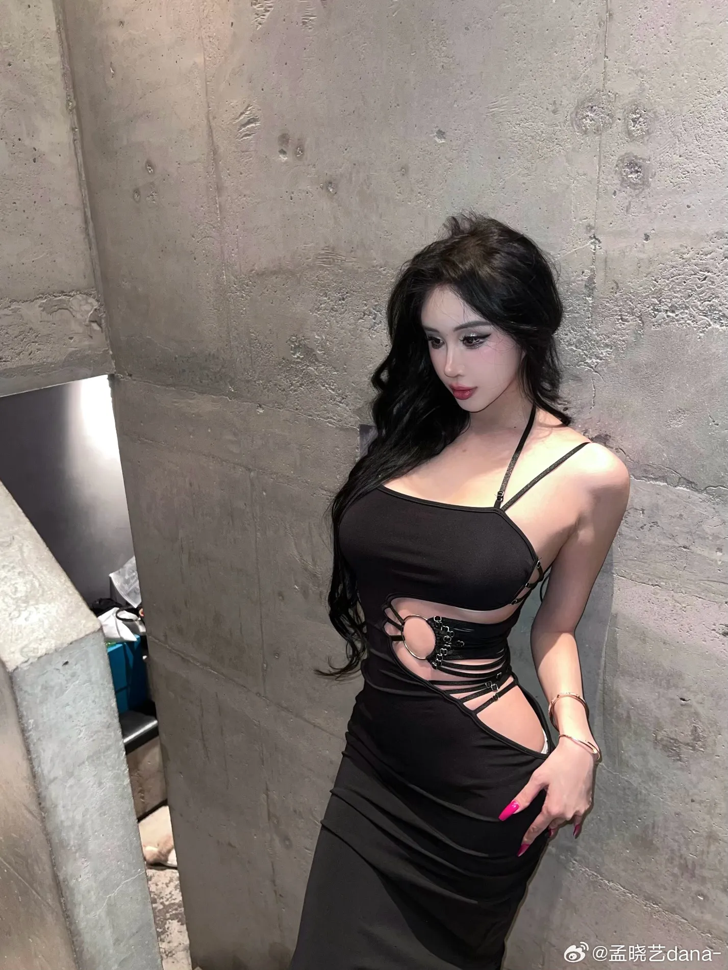 cosplay摄影系列归档 黑色服装长发造型室内照片