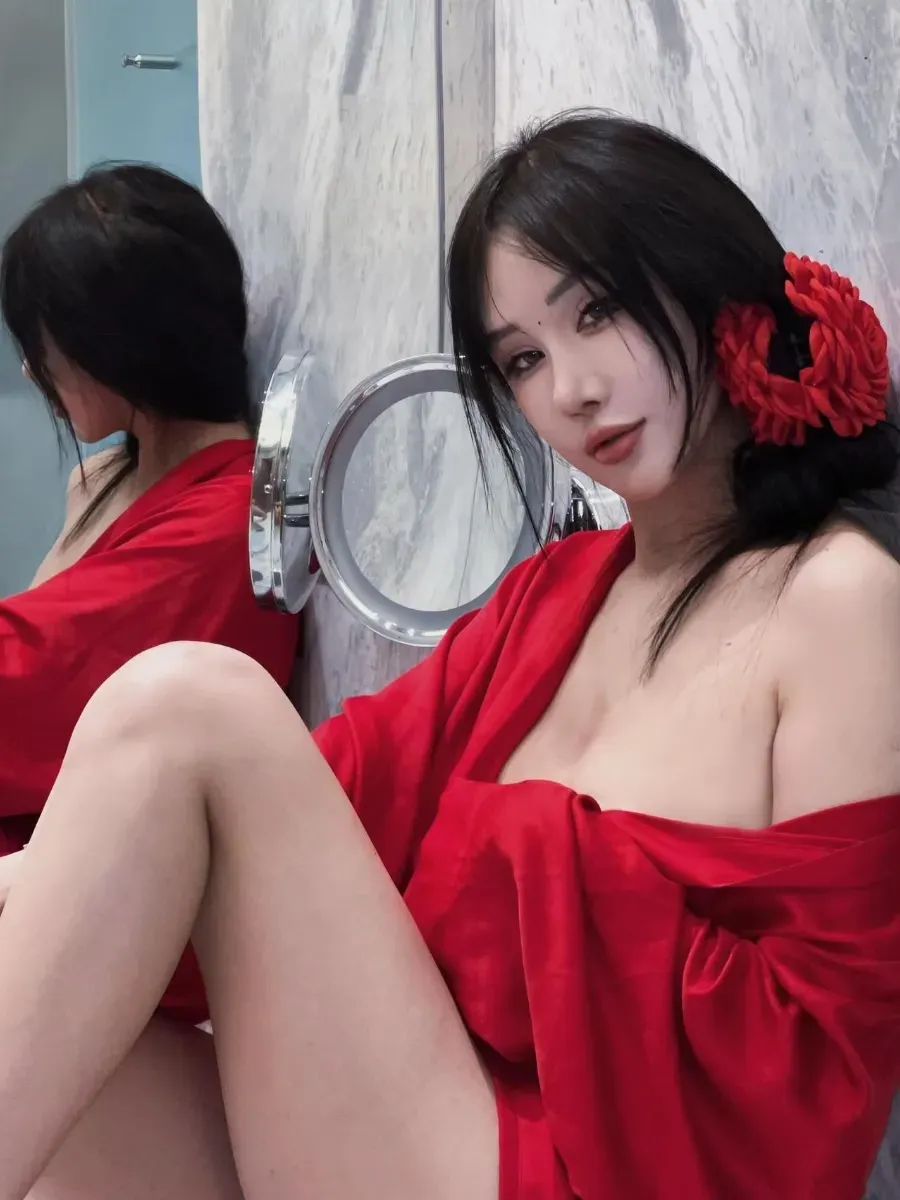 cosplay摄影系列归档 红色服装室内镜面环境照片
