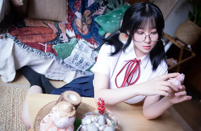 摄影系列与作品归档线索整理 室内环境中角色造型照片的色彩与空间展示