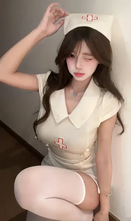 写真作品目录与摄影系列归档 白色主题服装室内造型照片