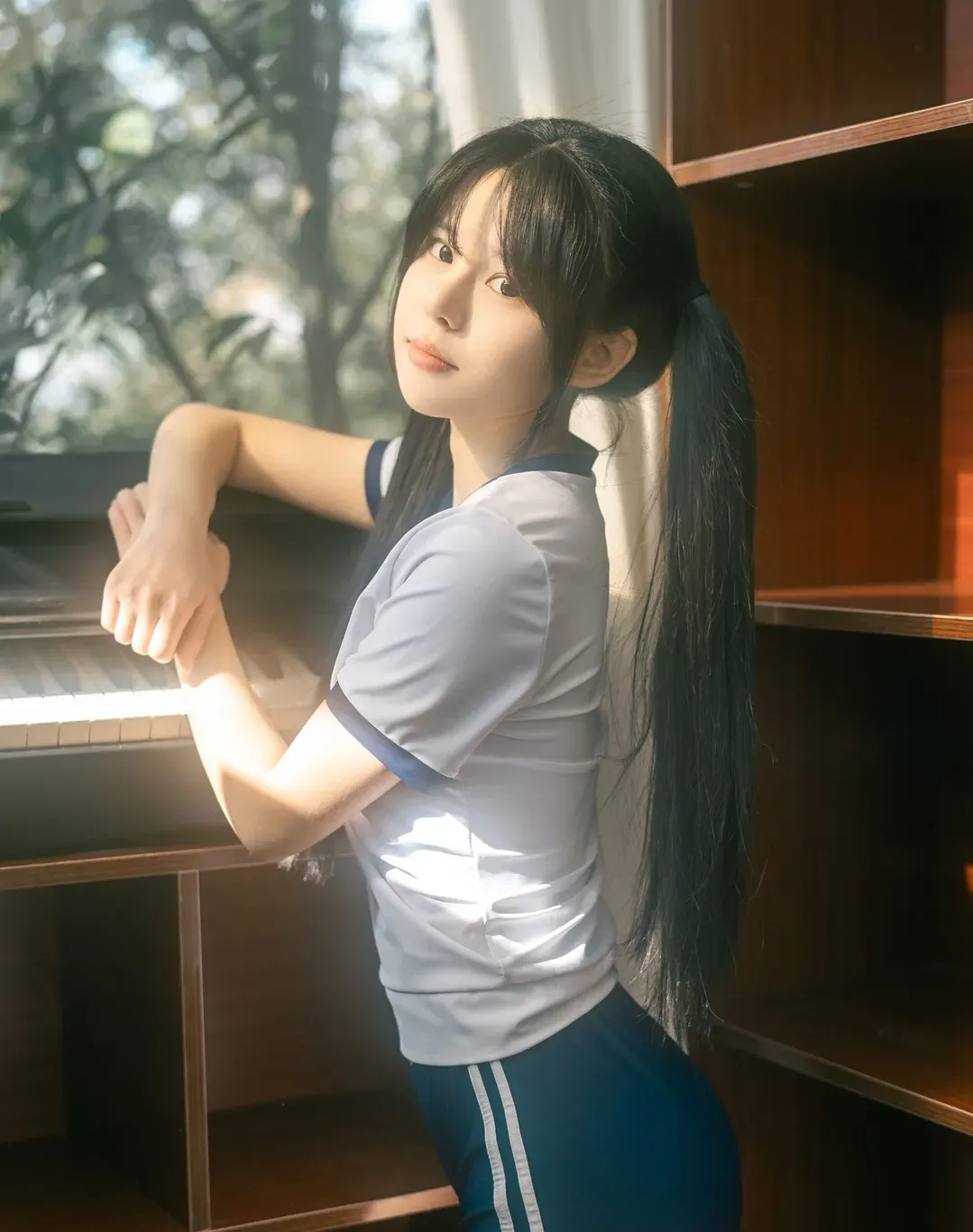 cosplay摄影系列作品归档 窗边坐姿室内照片