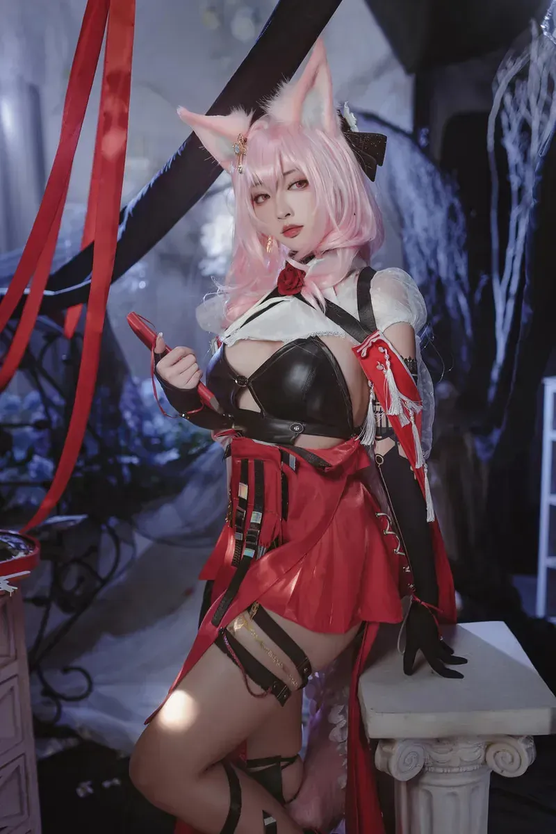 摄影系列作品归档 粉色假发红色服装Cosplay照片