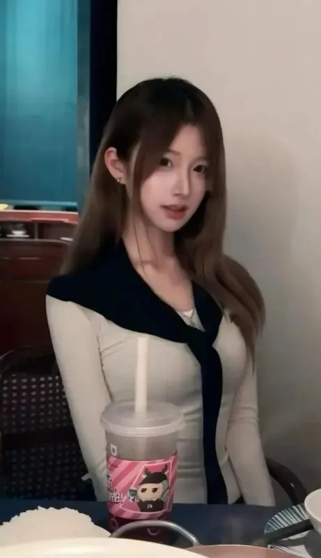 摄影系列线索整理与作品归档 制服风服装与室内背景图片