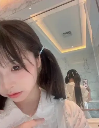 摄影系列作品归档 室内空间中的人物近景照片