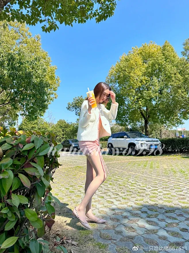 摄影系列作品范围归档 在绿植道路环境中的户外摄影画面