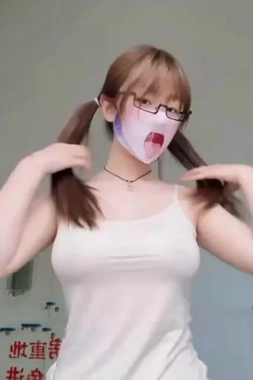 摄影系列与作品归档 浅色服装日常造型视频截图
