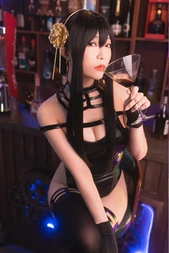 摄影系列作品归档与视觉风格整理 暗色服装与室内环境Cosplay造型展示