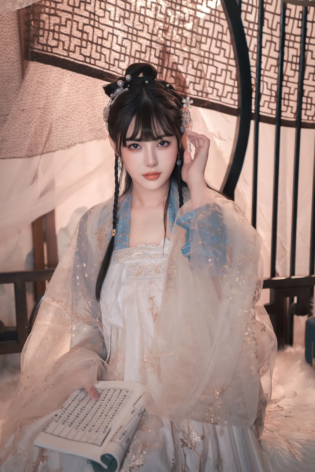 写真图集与古风视觉系列归档 汉服写真浅色服饰与古风发型造型