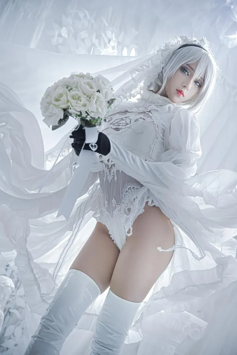 cosplay摄影系列视觉归档 白色服装与花束元素的Cosplay照片
