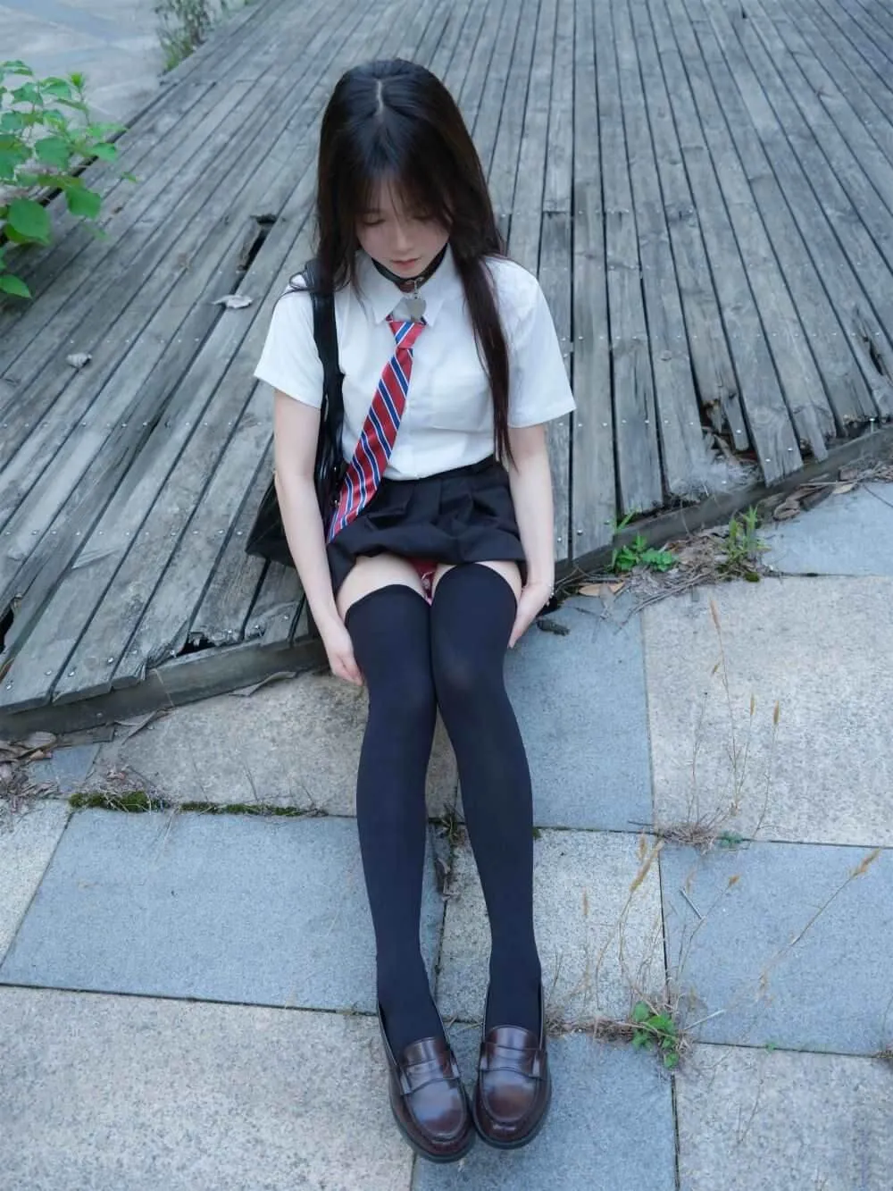摄影系列与作品线索归档 户外场景中的制服风格造型照片