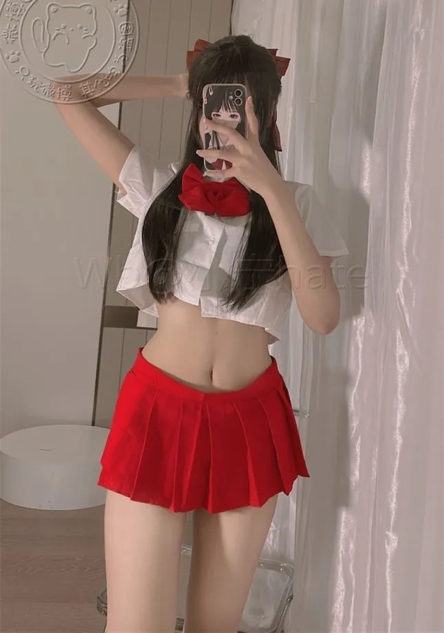 cosplay视觉系列作品归档 红白服装造型照片，长发角色扮演风格室内拍摄