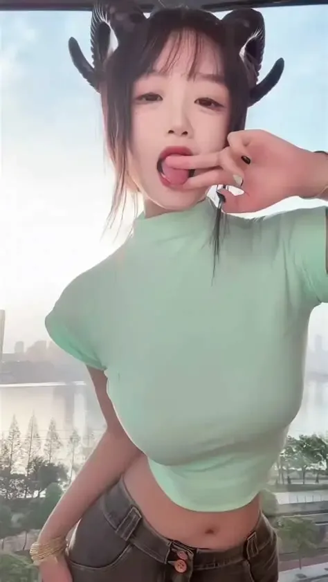 摄影系列线索整理 带有动物元素配饰的近距离人物造型