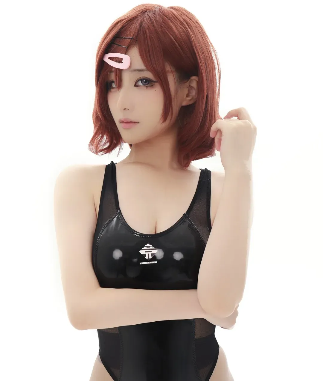 摄影系列线索归档与Cosplay作品整理 红色短发造型黑色服装照片