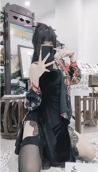 摄影线索阶段性整理 摄影资料第三张图片，背景色调及布光风格暂无法核实