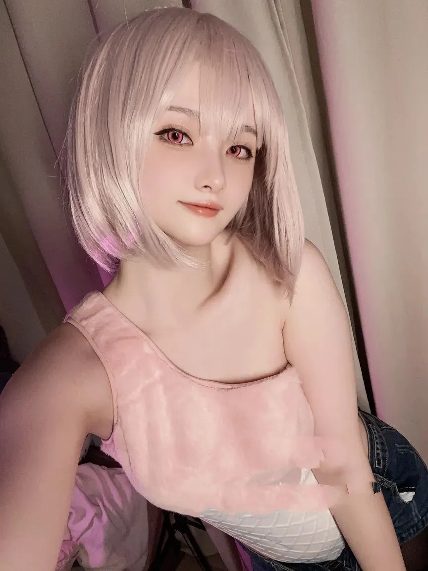 摄影系列与COS作品归档 浅色短发与浅色服装造型照片