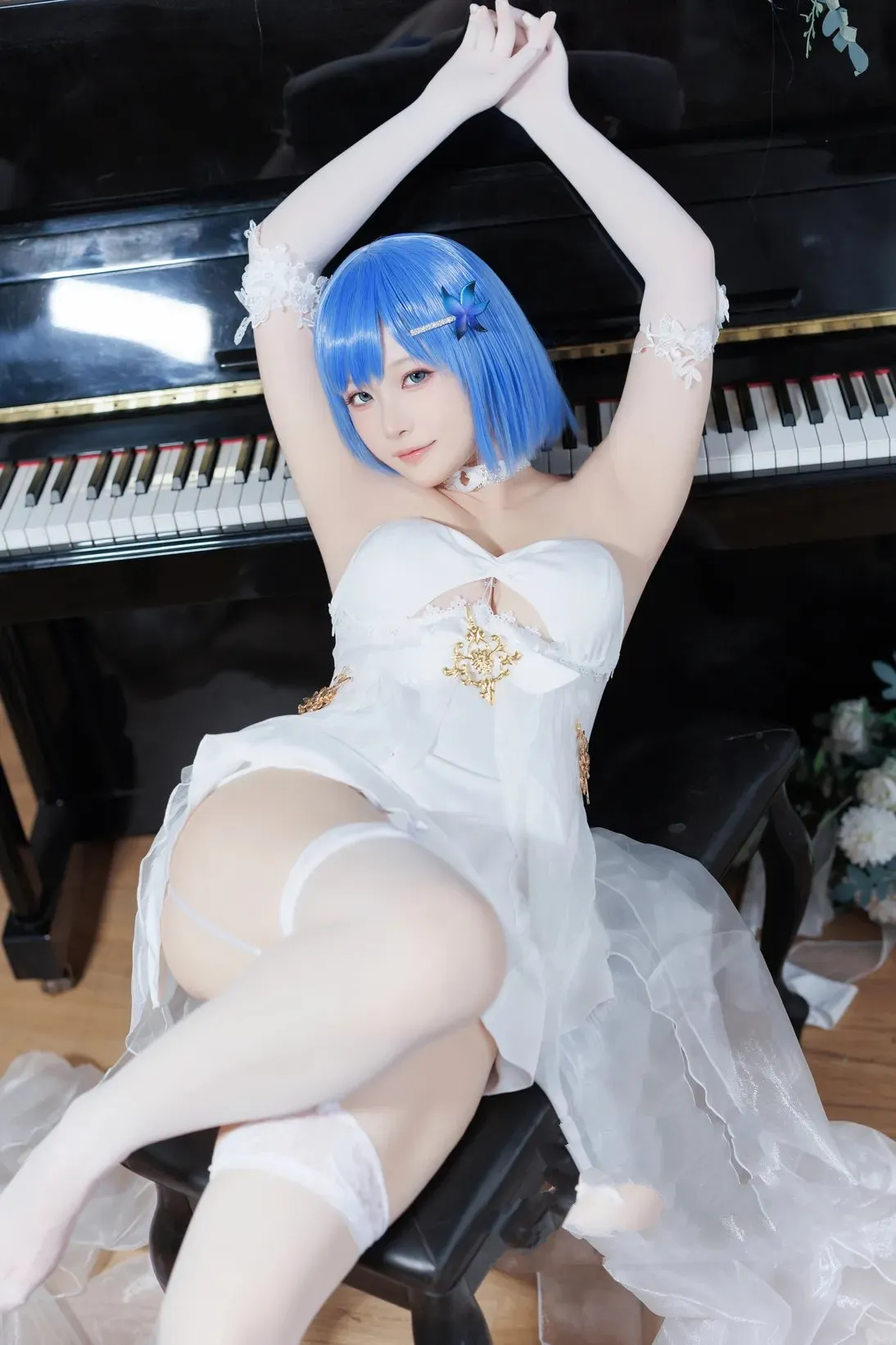 摄影系列与COS作品归档 蓝色短发与白色服装室内摄影